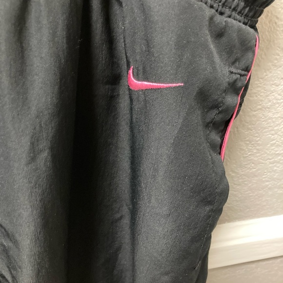 Women’s Nike wind pants - Picture 2 of 5